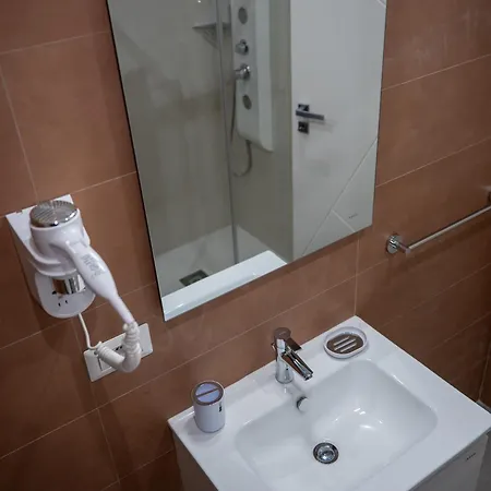 Richard & Policlinico Guest house *