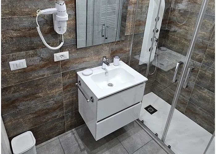 Richard & Policlinico Guest house *